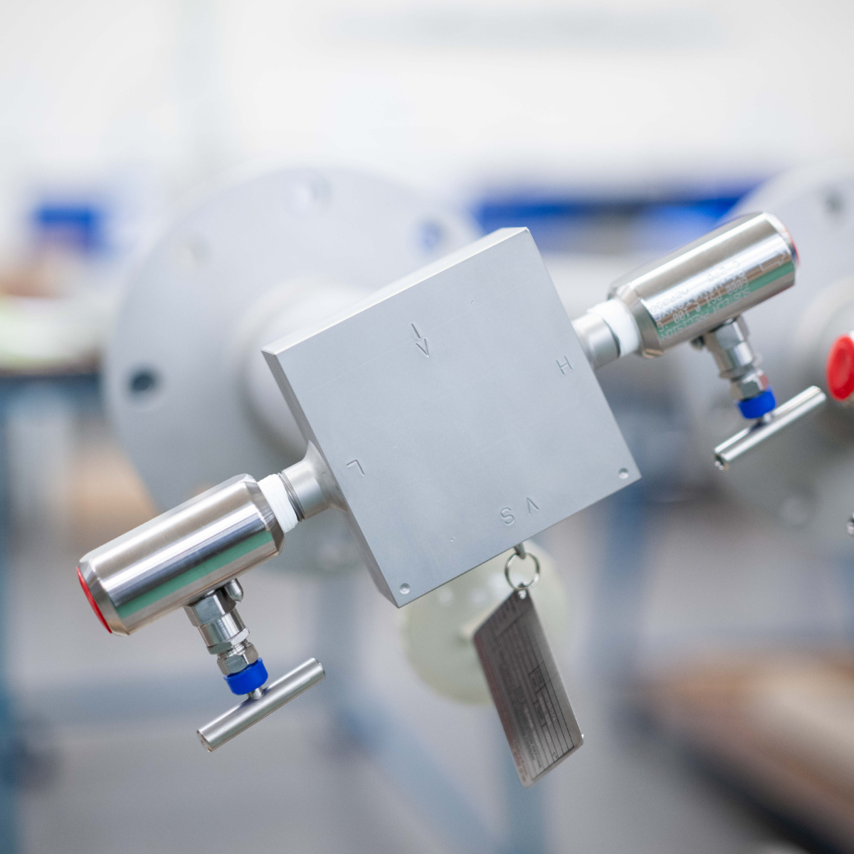 QBar Averaging Pitot Tube assembly with differential pressure connections in the workshop
