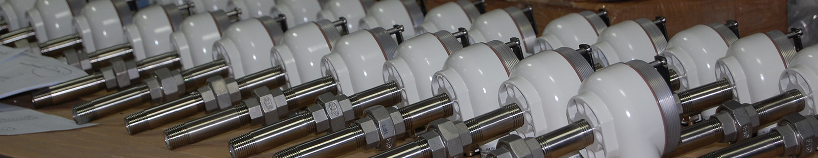 McMenon temperature sensor assemblies and thermowells